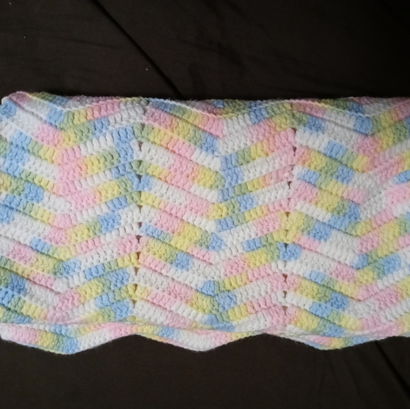 👶🎇CROCHET 🆕 THROW COVERING🎆 - Picture 7 of 8
